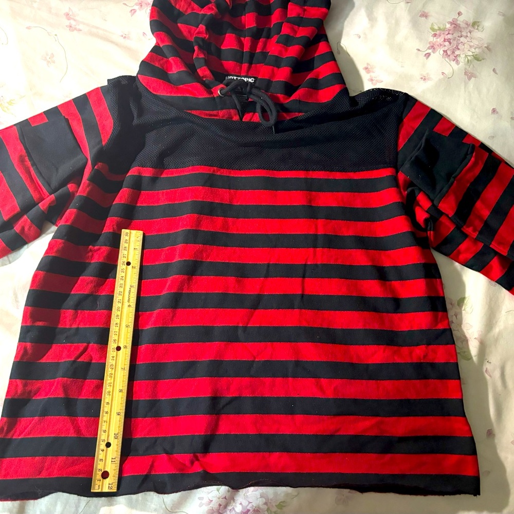 Red and black hot topic emo cropped mesh hoodie